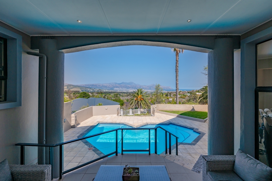4 Bedroom Property for Sale in La Concorde Western Cape